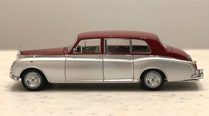 Rolls-Royce Phantom VI Silver/Red – 1:18 Diecast by Kyosho