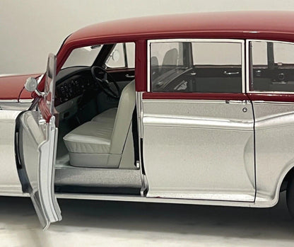 Rolls-Royce Phantom VI Silver/Red – 1:18 Diecast by Kyosho
