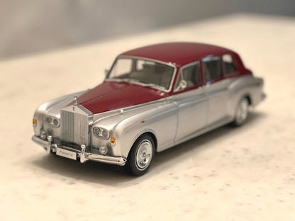 Rolls-Royce Phantom VI Silver/Red – 1:18 Diecast by Kyosho